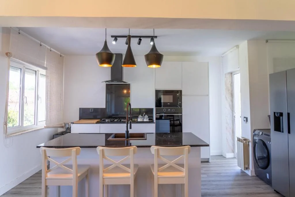 Cocina moderna y equipada